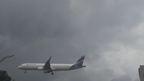 Airbus A321 PT-XPI vindo de Brasília para Manaus