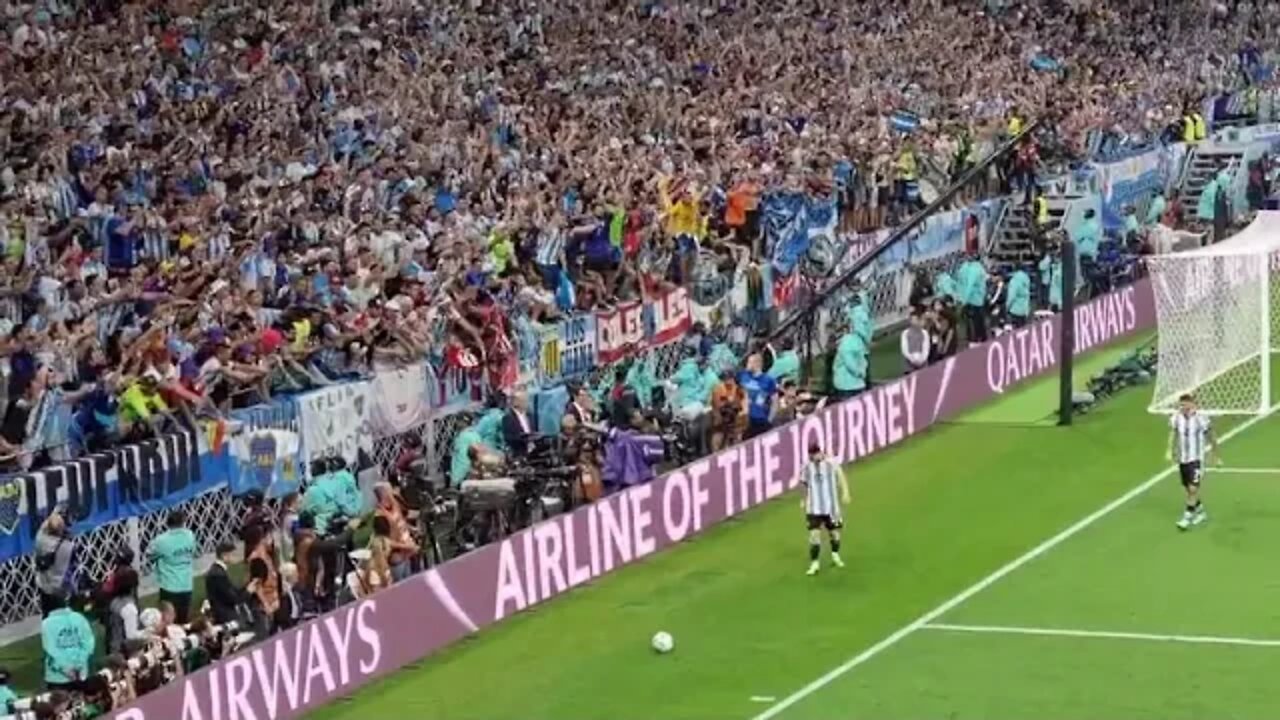 Torcida da Argentina saudando Messi