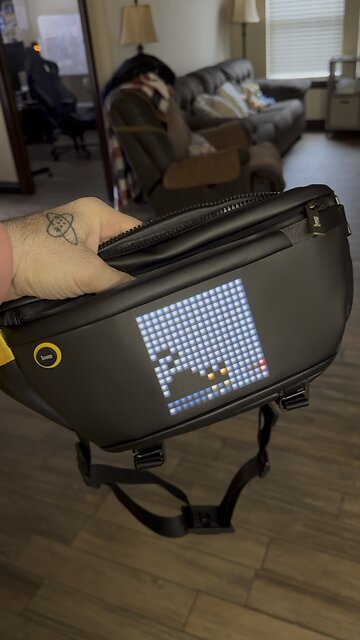 🙌 My new fanny pack is here! 🤷‍♂️ I don’t care if you judge me, this is the coolest thing ever!