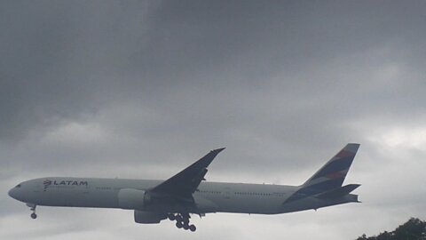 Boeing 777-300ER PT-MUJ vindo de Guarulhos para Manaus