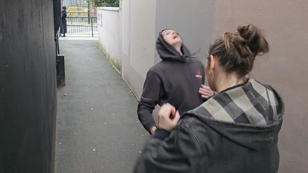 Fighting off a mugger