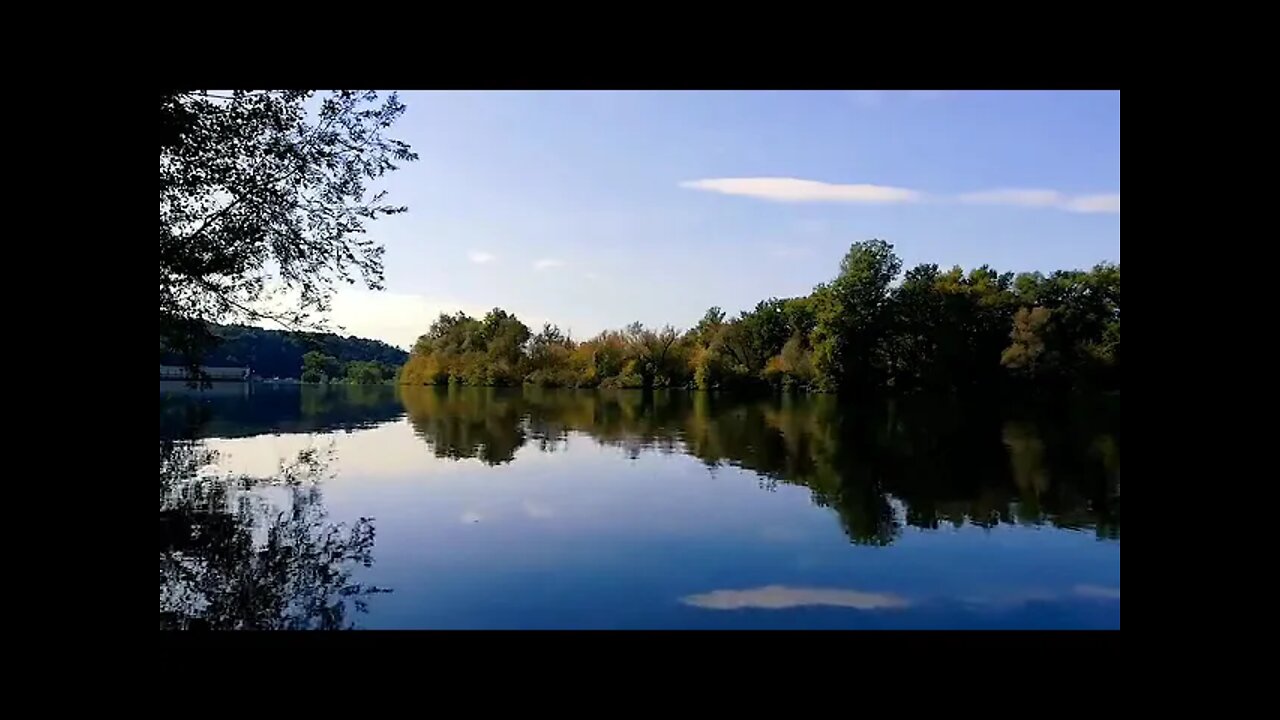 Distorted Reflections video with sound of Beautiful Nature