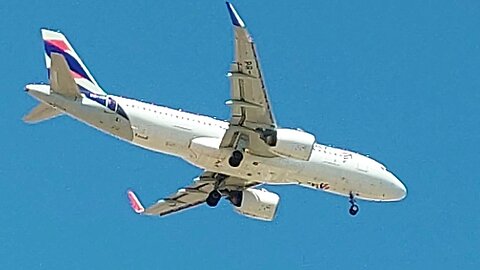 Airbus A319 PR-MBN coming from Teresina and Airbus A320NEO PR-XBI from Recife to Fortaleza