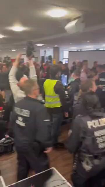 German forces stormed the room that the "Palestine Conference" was being held in Berlin.