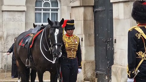 Female guards returning swords and dismount HD #horseguardsparade