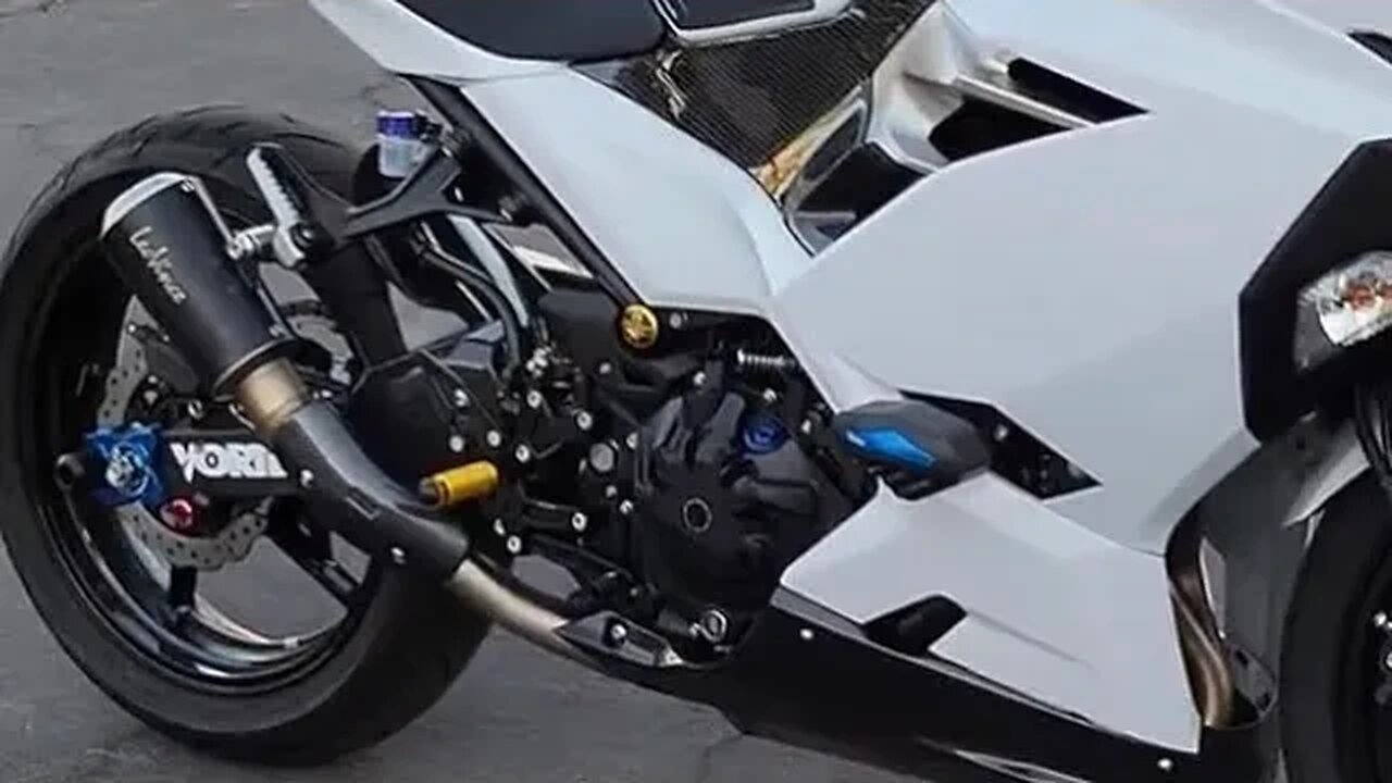 KAWASAKI NINJA 400 SUPER-BUILD: What is wrong with the look?