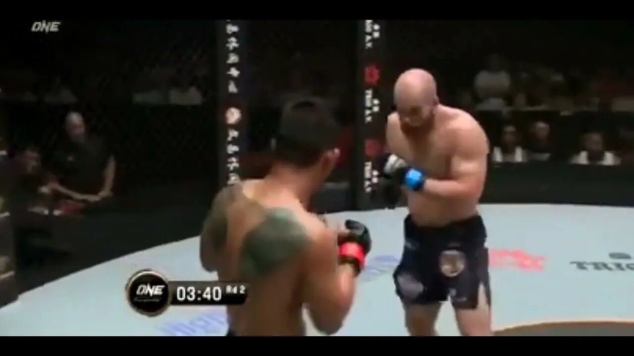 MMA = SEE WHAT HAPPENS DURING THE VIDEO = Léo Sócrates