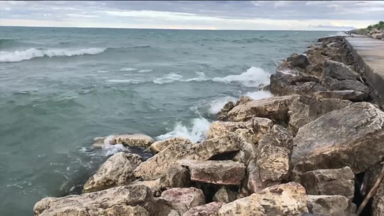 NWS warns of dangerous conditions along lakefront Thursday and Friday