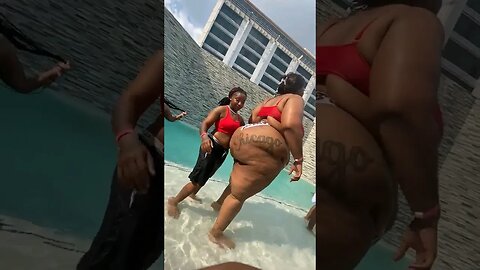 Wow 😮 Roast Away #shortsvideo #jamaica #shortsfeed #nature #travel #youtubeshorts #fy #short