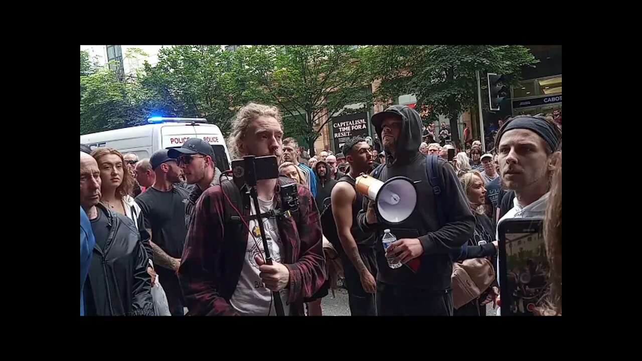 Shades of Hillsborough - Police attempt to trap freedom protesters in tube station