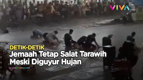 Netizen Gaduh Soal Video Jemaah Salat Tarawih Bermandikan Air Hujan