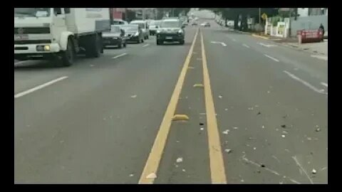 Impressionante batida entre carro e moto em Apucarana