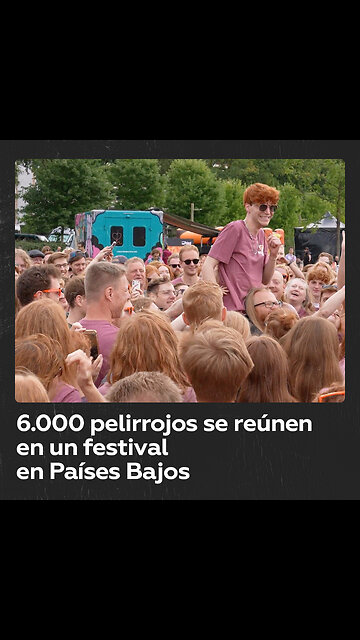 Miles de mujeres y hombres pelirrojos participan en un festival en Países Bajos