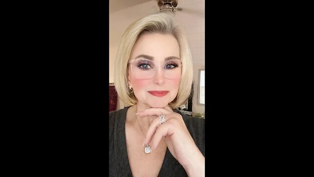 Happy Friday while you GRWM!