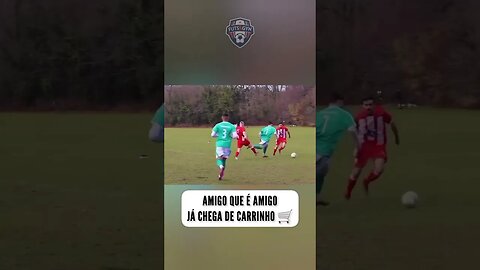 ⚽️ Emoções do futebol representando a luta as vezes transbordam a iconografia do domínio da bola 👀