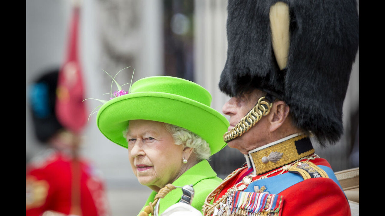 Queen Elizabeth 'kept precious photo' in her handbag during Prince Philip's funeral