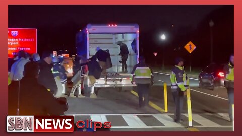 Fake Feds Load Into U-Haul in Chicago - 5847