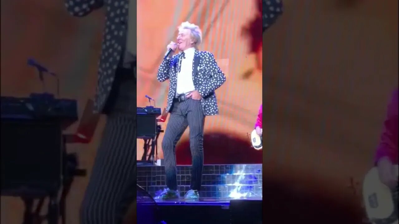 ROD STEWART moving like Jagger FACES Ohh La La live in ATL 8-30-22