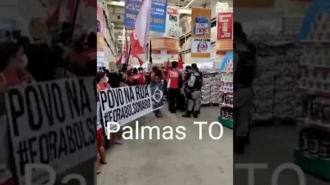 Movimento de esquerda invade supermercado em apoio a Lula