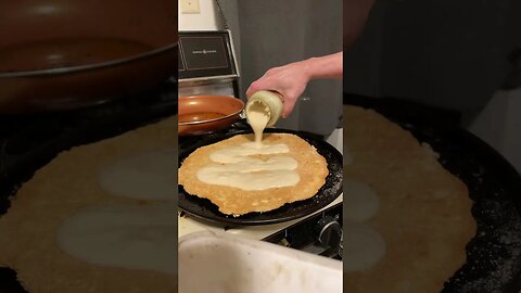 Putting breakfast pizza together p1