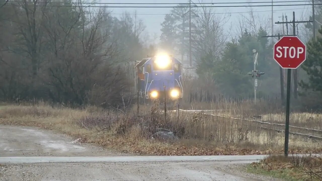 A Cool Horn Blast On This Southbound Train, Plus A Mega-Log-Hauler Too! #trains | Jason Asselin