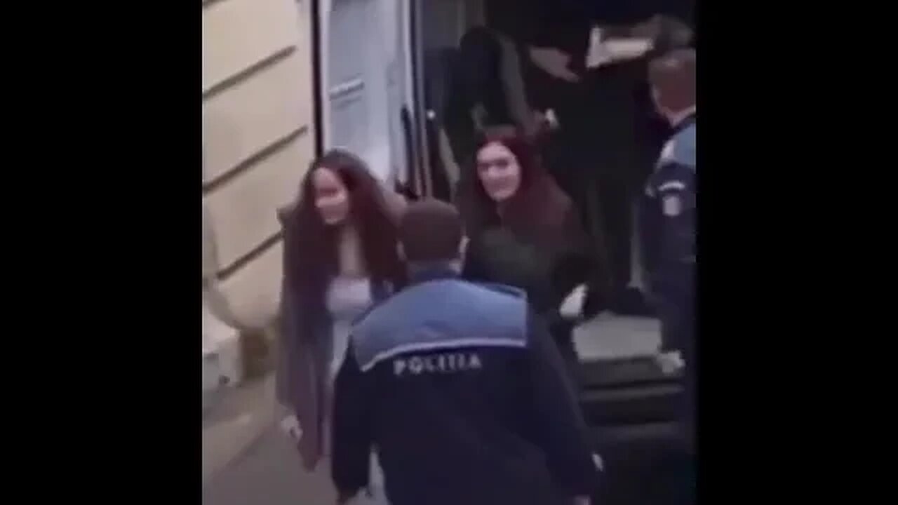 Footage Of Andrew & Tristan Tate Getting Out Of Police Van and Going To Court