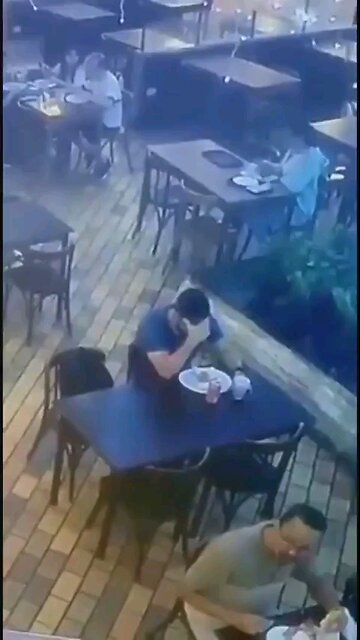 Heroic patrons save man's life from choking to death. This gave me anxiety.