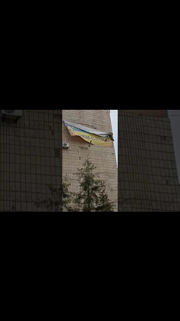 Russians in Melitopol removing banner