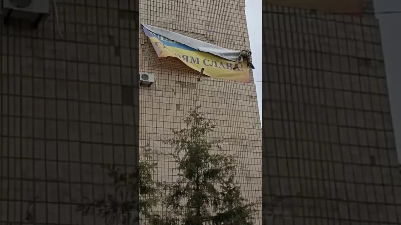 Russians in Melitopol removing banner
