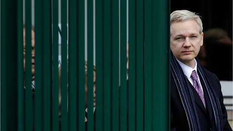 Does Julian Assange Use Cutlery When Eating?