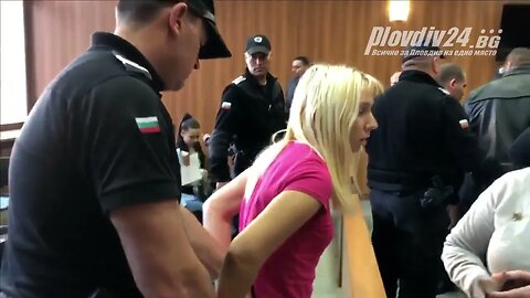 емили във съда