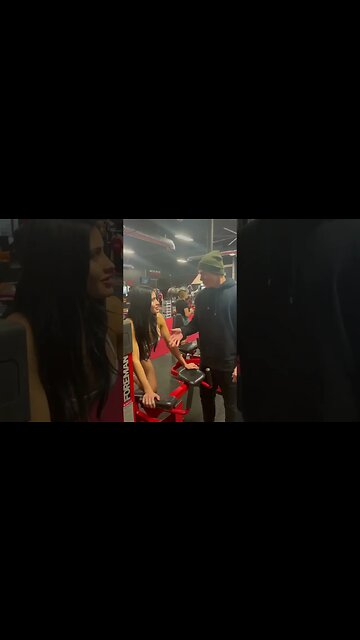 How to pick up girls in the gym… #shorts #fitshorts #gymgirl