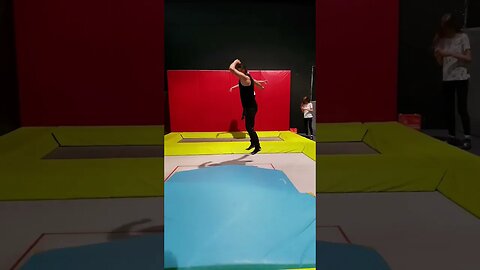 prawie salto bokiem 🤨😐 #akrobatyka #trening #youtubeshorts #salto #skills #workout #shortvideo