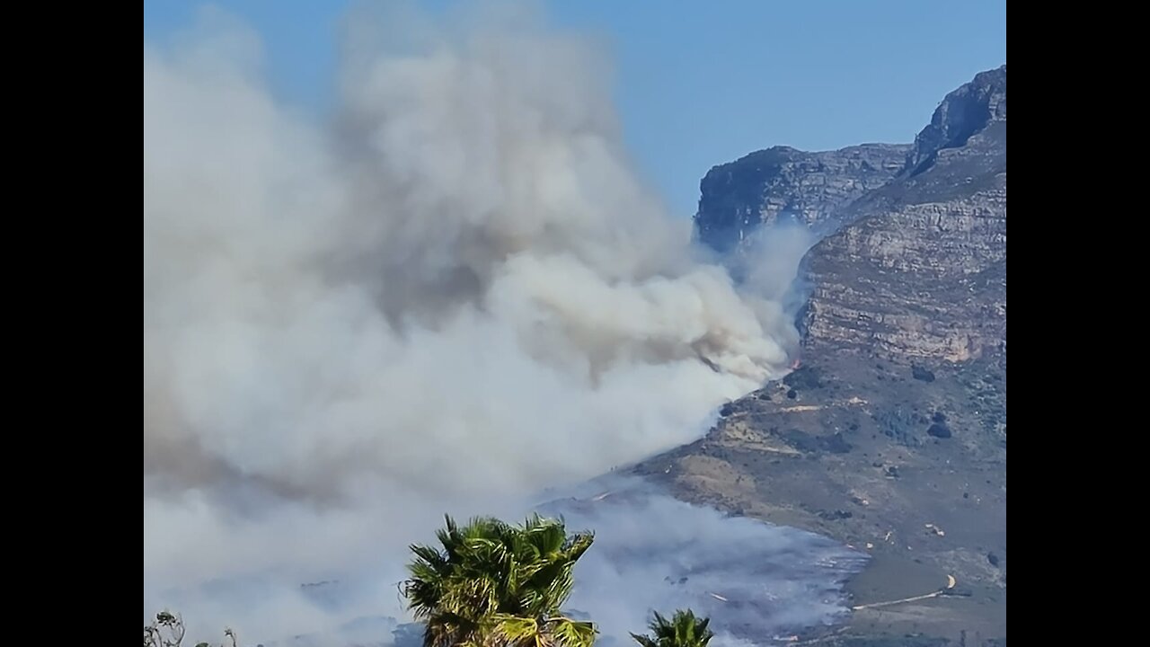 !!BREAKING NEWS!! Table Mountain fire "rages out of control" in Cape Town