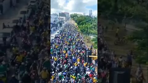 A coisa fica quente quando Bolsonaro chega