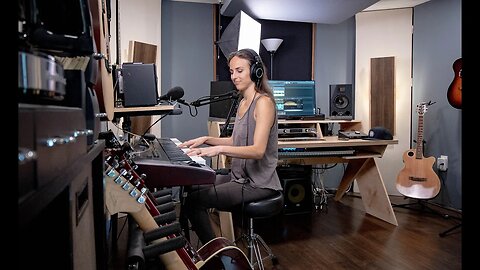 Producing Music in a HOME STUDIO ( 5 Days ) | Luna Challenge