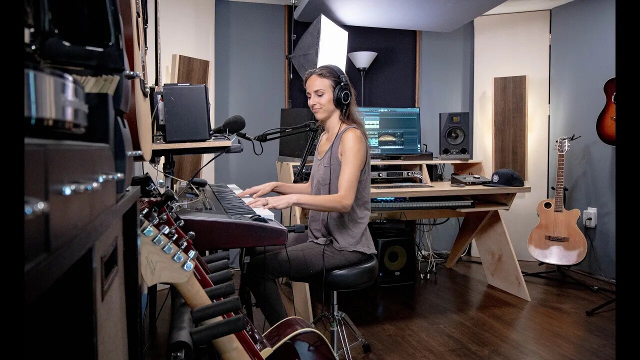Producing Music in a HOME STUDIO ( 5 Days ) | Luna Challenge
