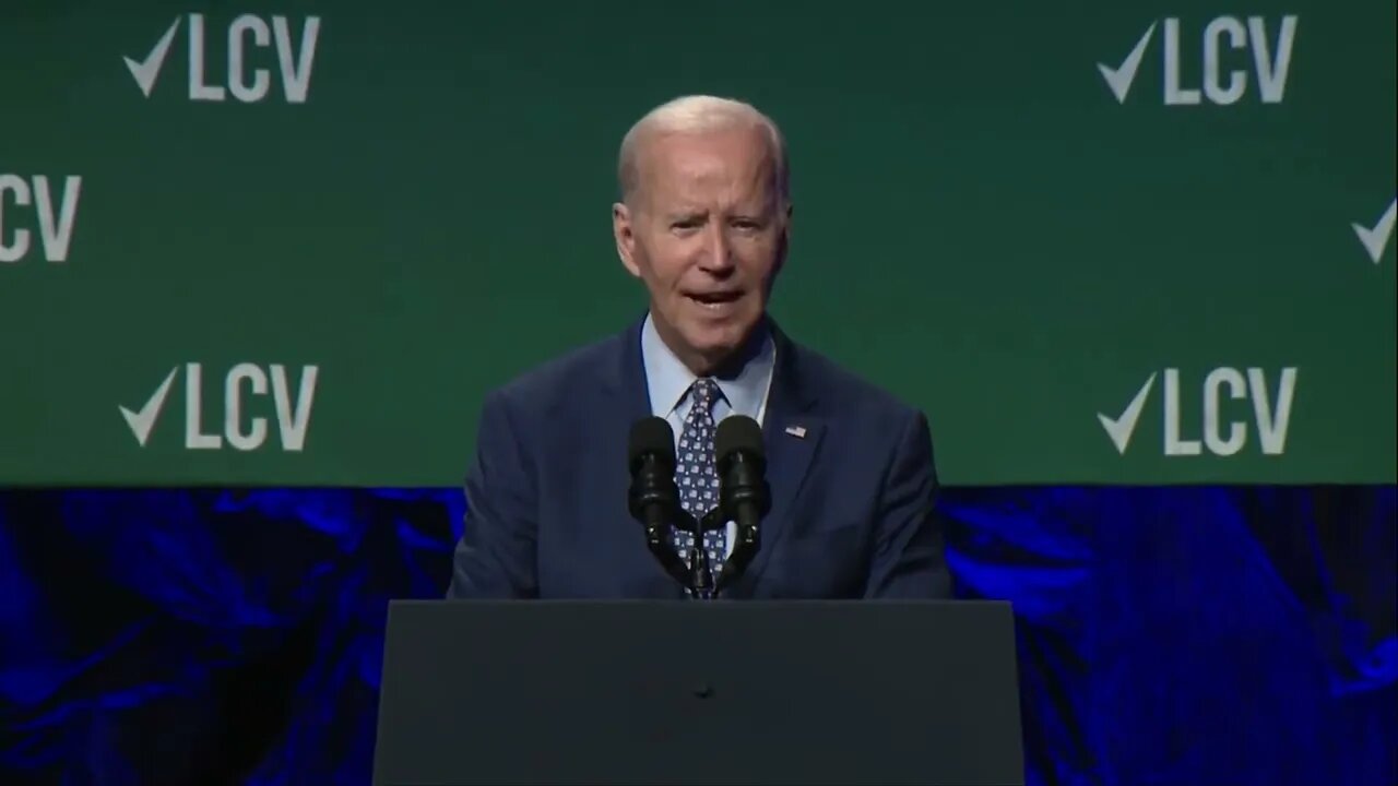 Biden's Brain Malfunctions As He Attempts To Read From Giant Teleprompter