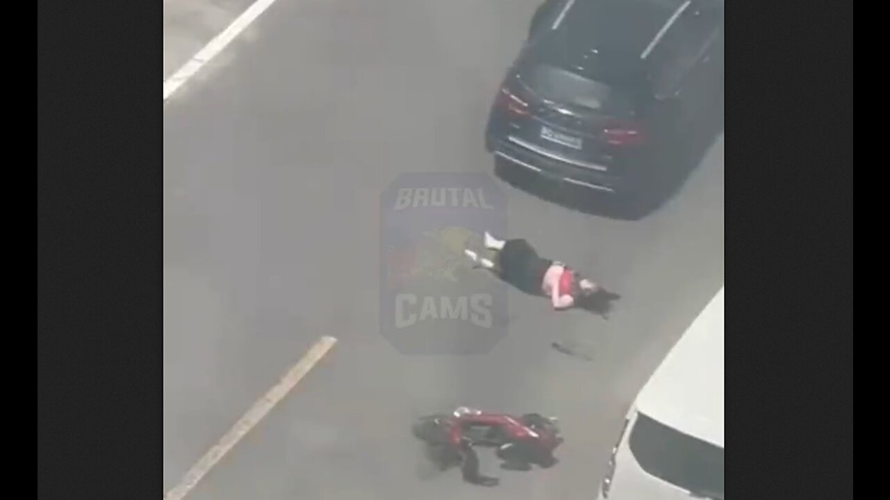 China - Man Runs Over A Woman Repeatedly - HaloRock