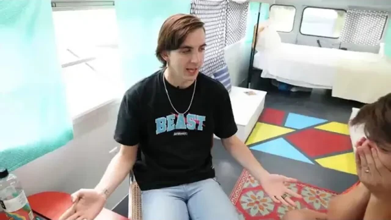 $1 vs $1,000,000 Hotel Room!