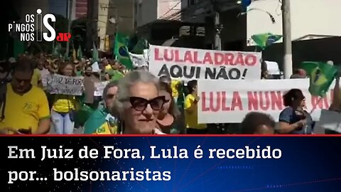 Já eleito pelas pesquisas, Lula é recebido em Juiz de Fora com placas de "ladrão"