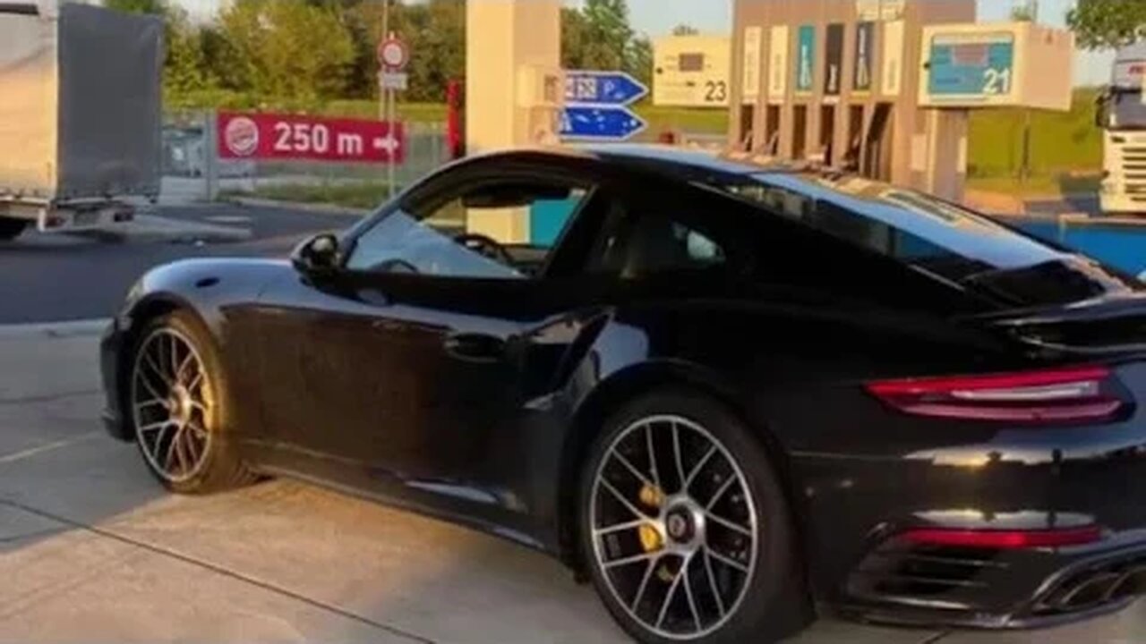 Top speed day 580 HP Porsche 911 Turbo S on German Autobahn day and night