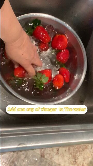 Clean your Fruits￼￼ And Vegetables In Vinegar