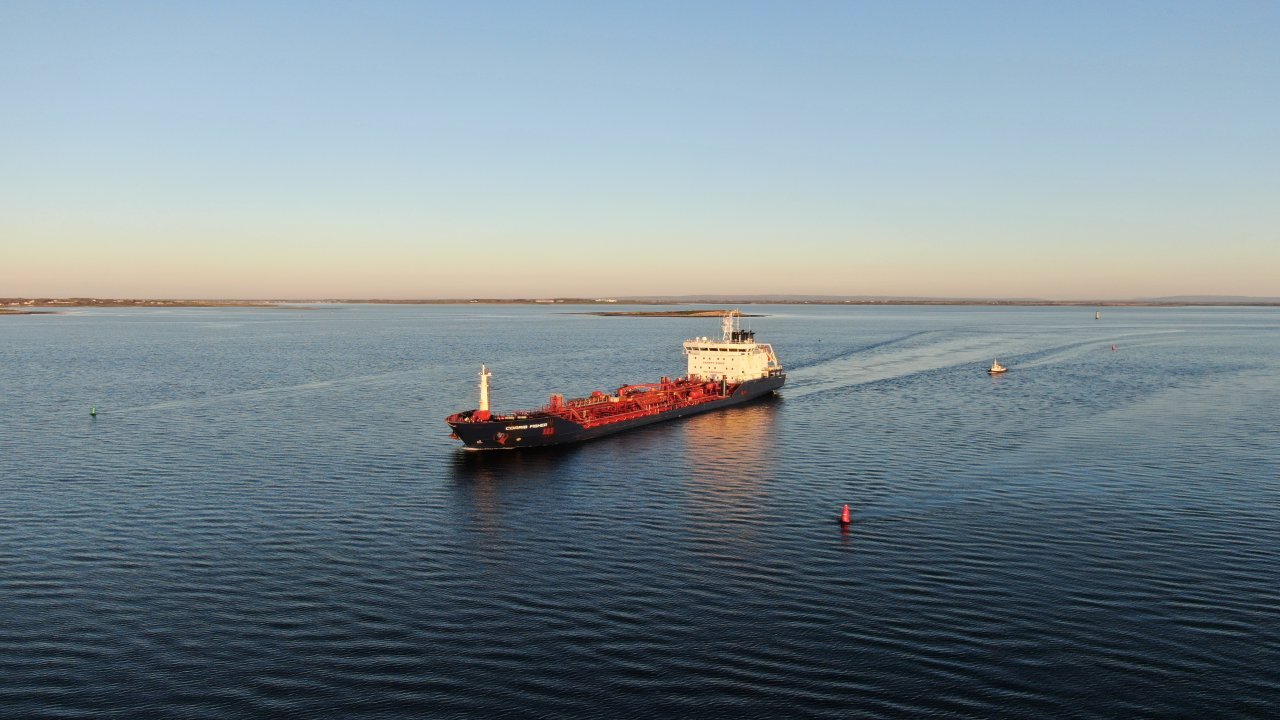 Corrib Fisher Glides In To Galway Port