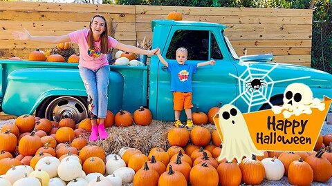 Chris e mamãe estão se preparando para o Halloween - em português