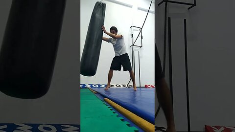 Knee And Elbows The Bag (9)