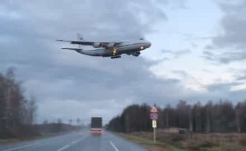 Plane flies dangerously close to road