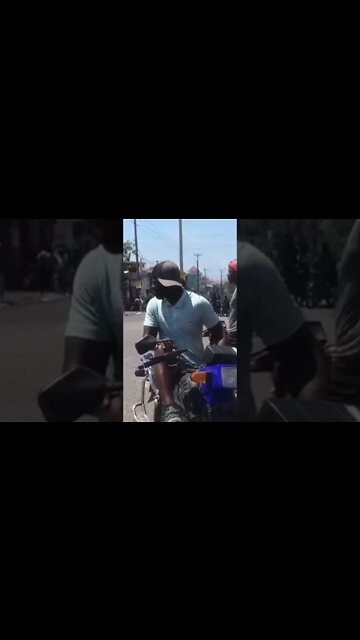 Kek manifestan reyaji sou kompotman policier yo