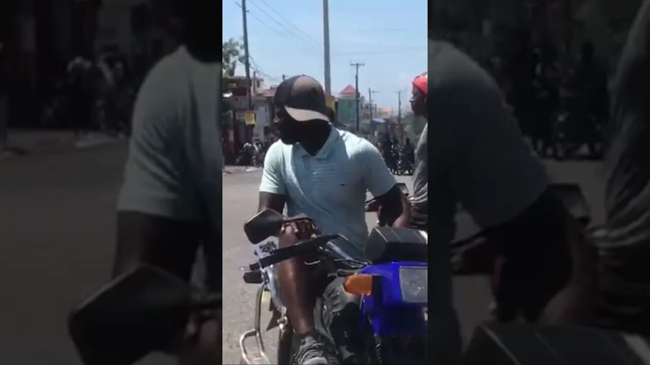 Kek manifestan reyaji sou kompotman policier yo