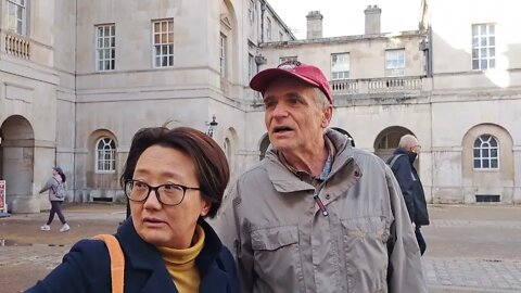 Don't go in th arches and show respect #horseguardsparade